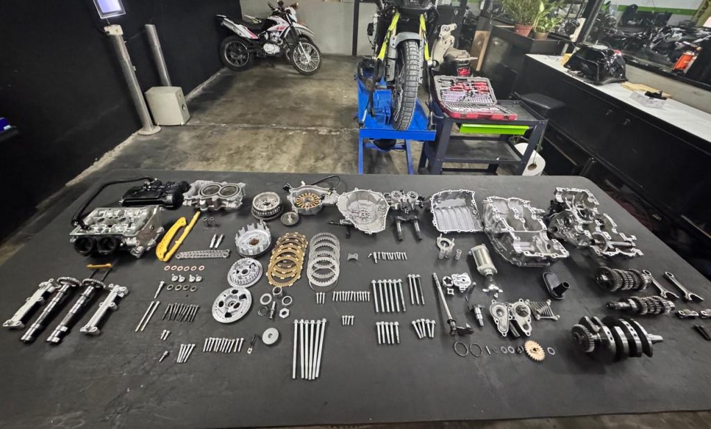 der Motor der CFMOTO 450MT komplett zerlegt